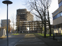 907777 Gezicht op de bouw van de noordzijde van het nieuwbouwproject 'De Binnenhof' te Utrecht, tussen de Talmalaan en ...